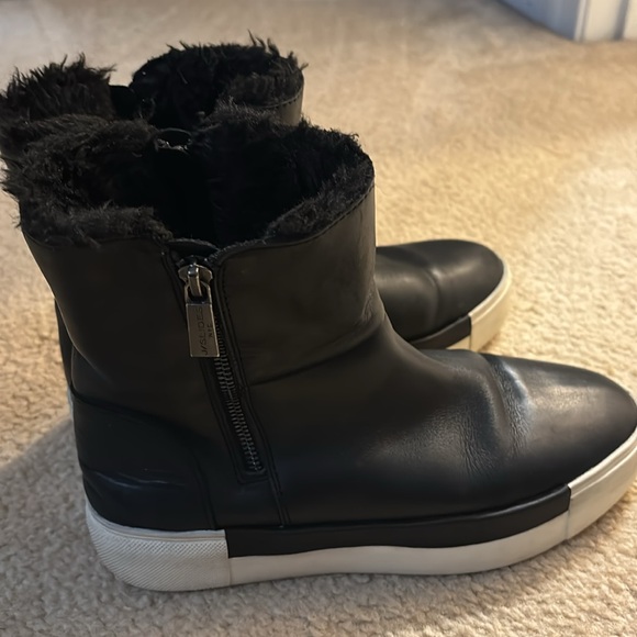 J/SLIDES 
Women's Victory Waterproof Platform Boots - Picture 5 of 10